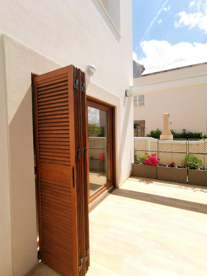 Apartments Leticia Vrsi Exterior photo