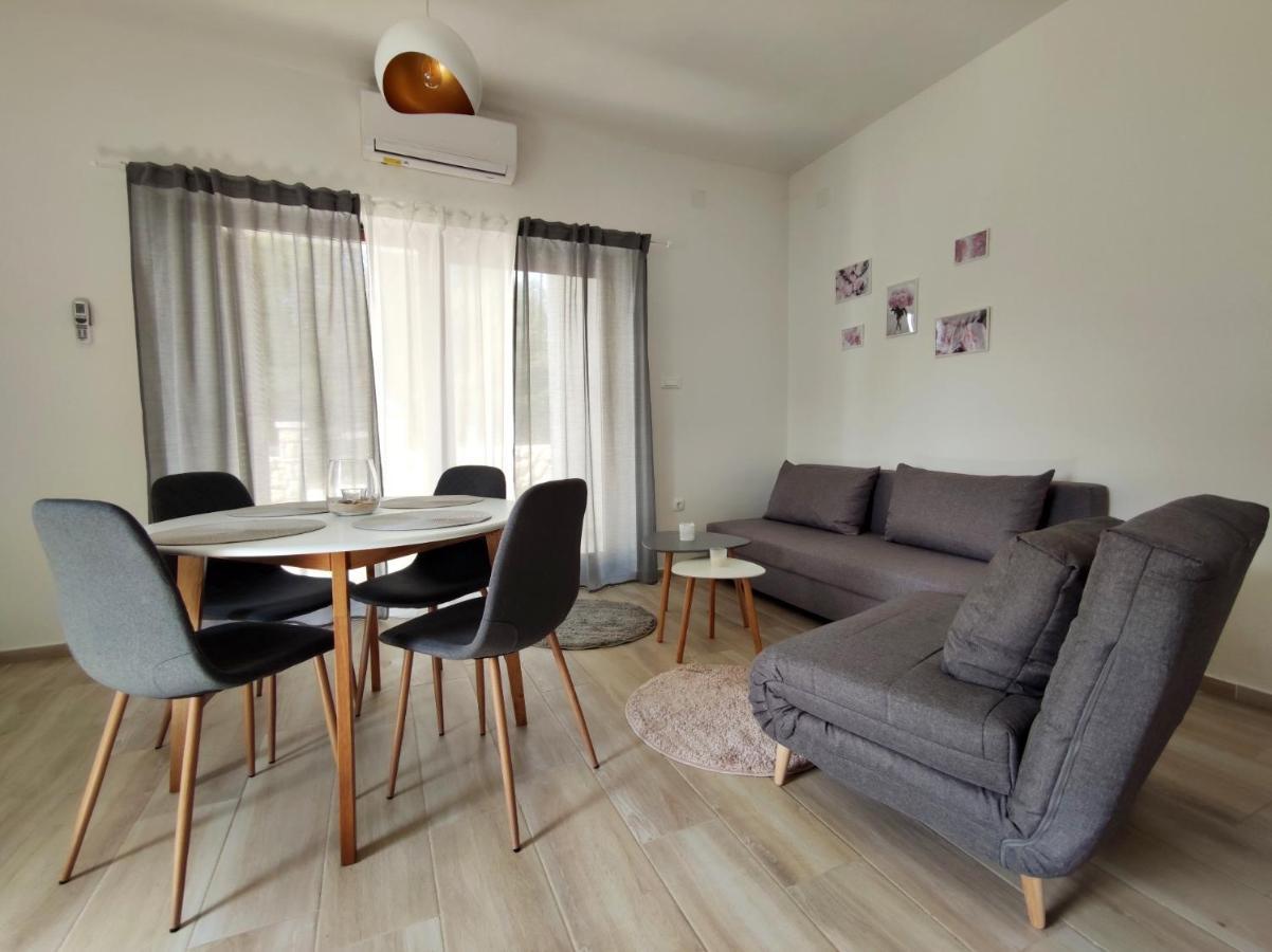 Apartments Leticia Vrsi Exterior photo