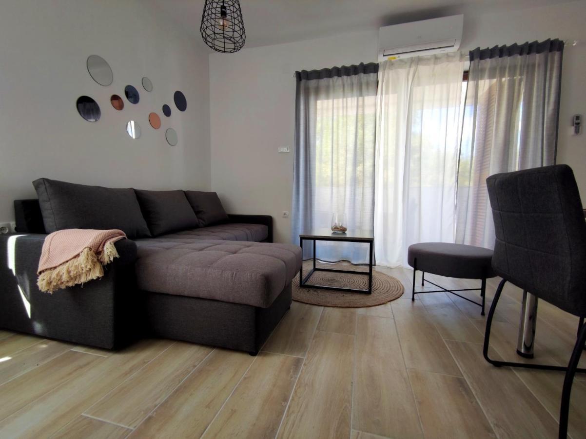 Apartments Leticia Vrsi Exterior photo