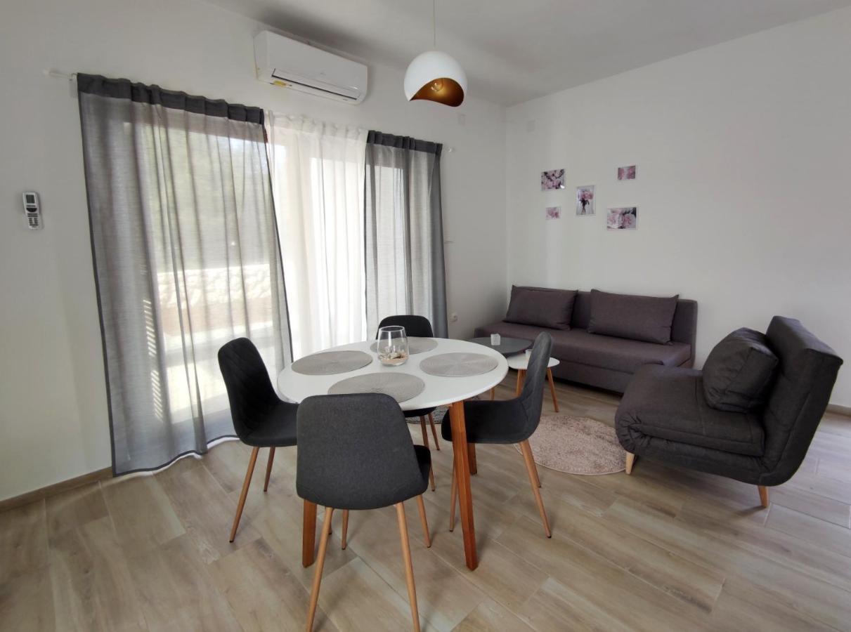 Apartments Leticia Vrsi Exterior photo