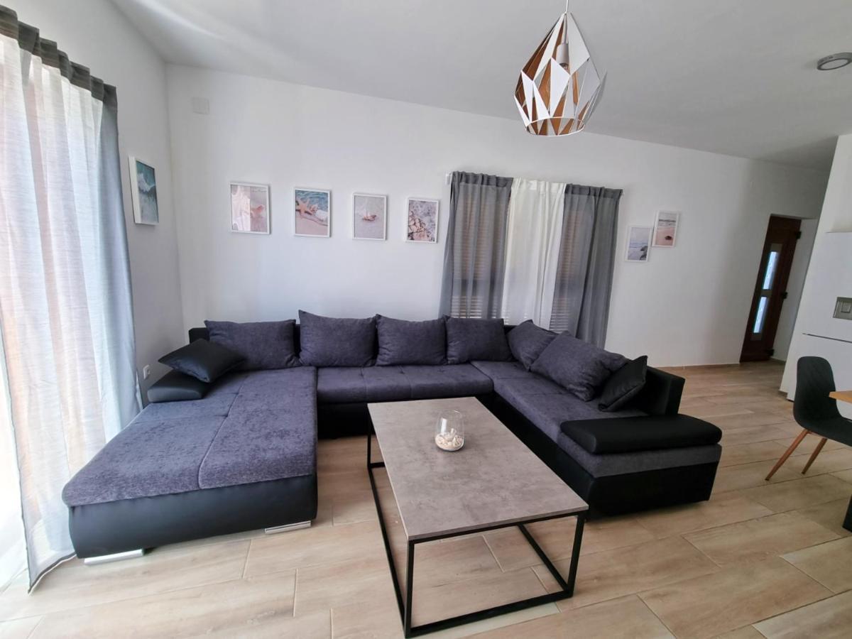 Apartments Leticia Vrsi Exterior photo