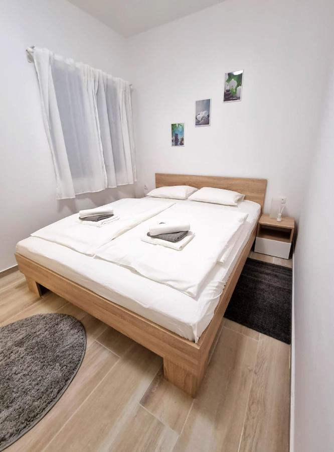 Apartments Leticia Vrsi Exterior photo