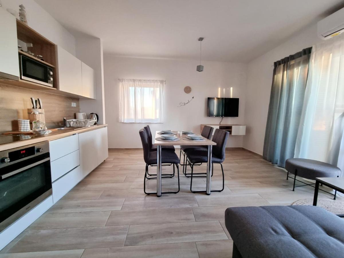 Apartments Leticia Vrsi Exterior photo